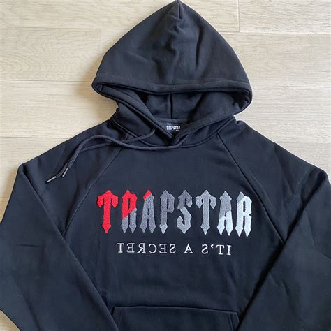 389¥ TRAPSTAR FRIENDS AND FAMILY HYPERDRIVE PUFFER JACKET. . Trapstar yupoo